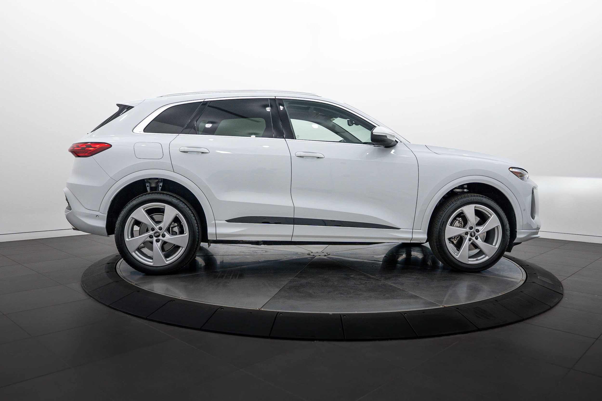 Used 2025 Audi Q5 Premium Plus AWD/4WD image 3