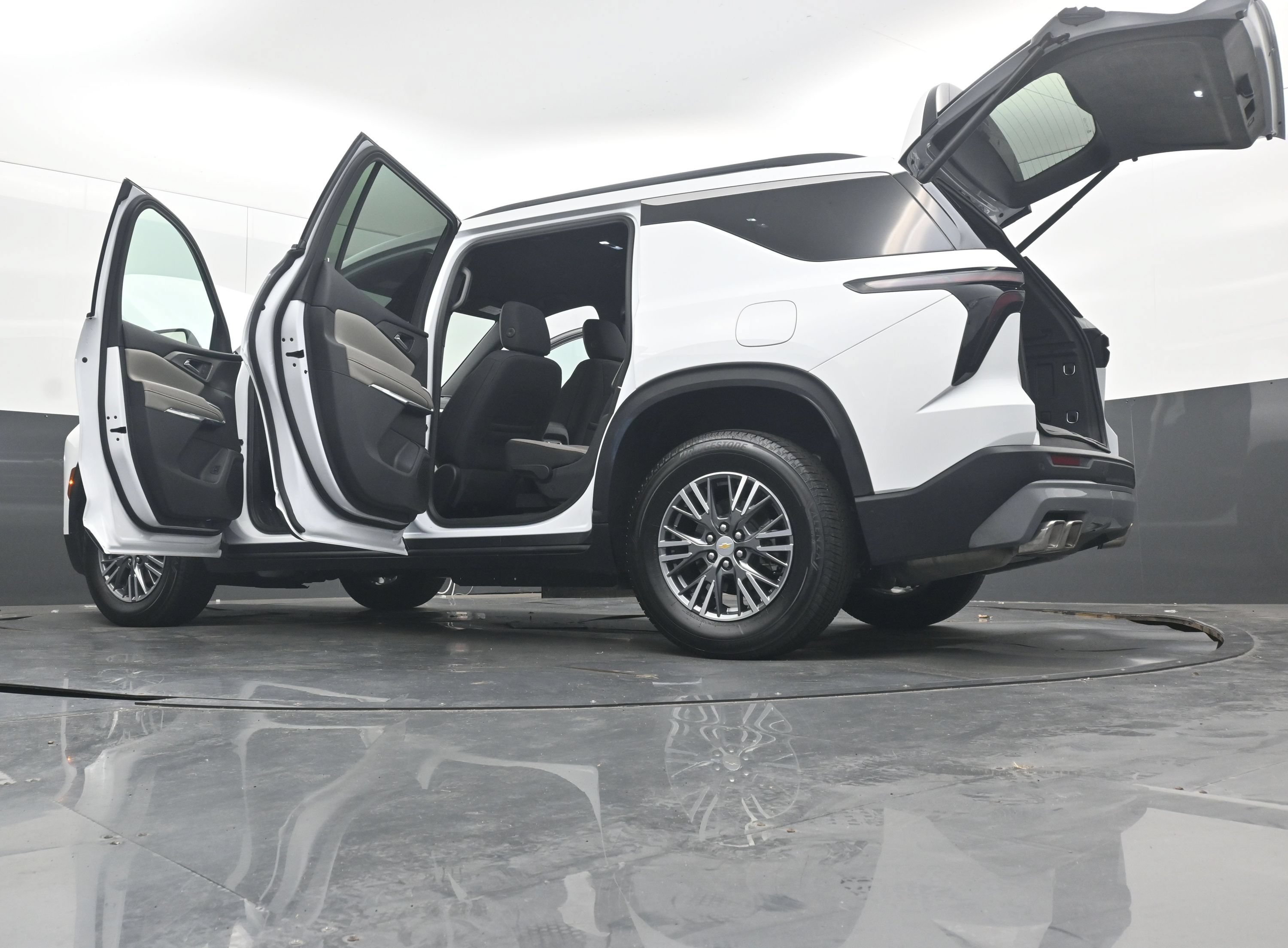 Used 2026 Chevrolet Traverse LT w/ Driver Confidence Package FWD image 43