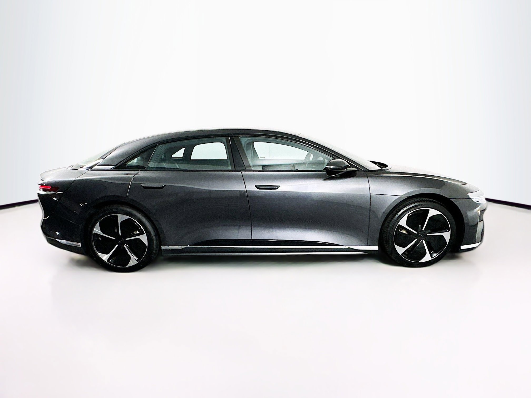 Used 2024 Lucid Air Touring AWD/4WD image 10
