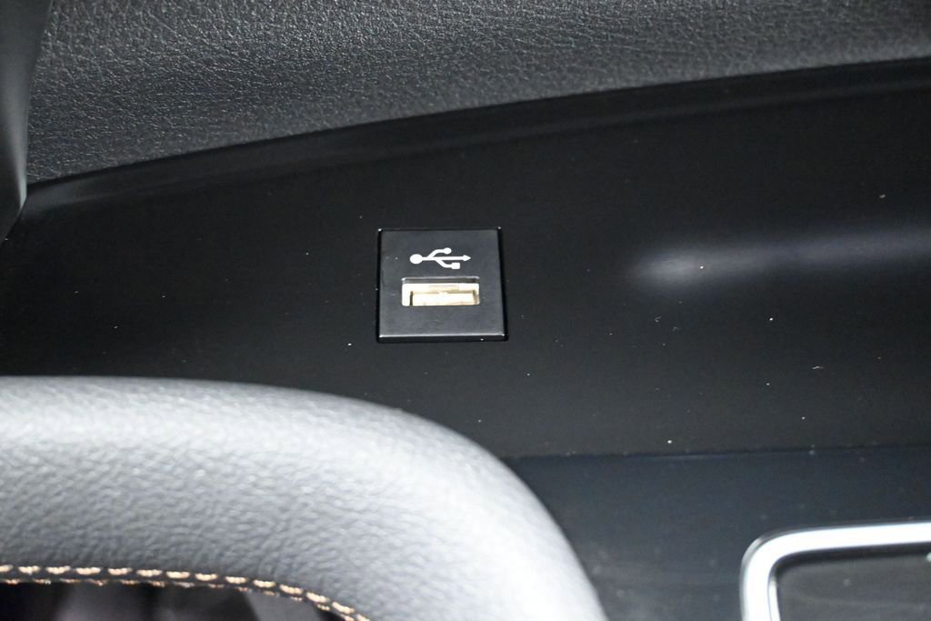 Used 2025 Toyota Sienna Limited AWD/4WD image 28