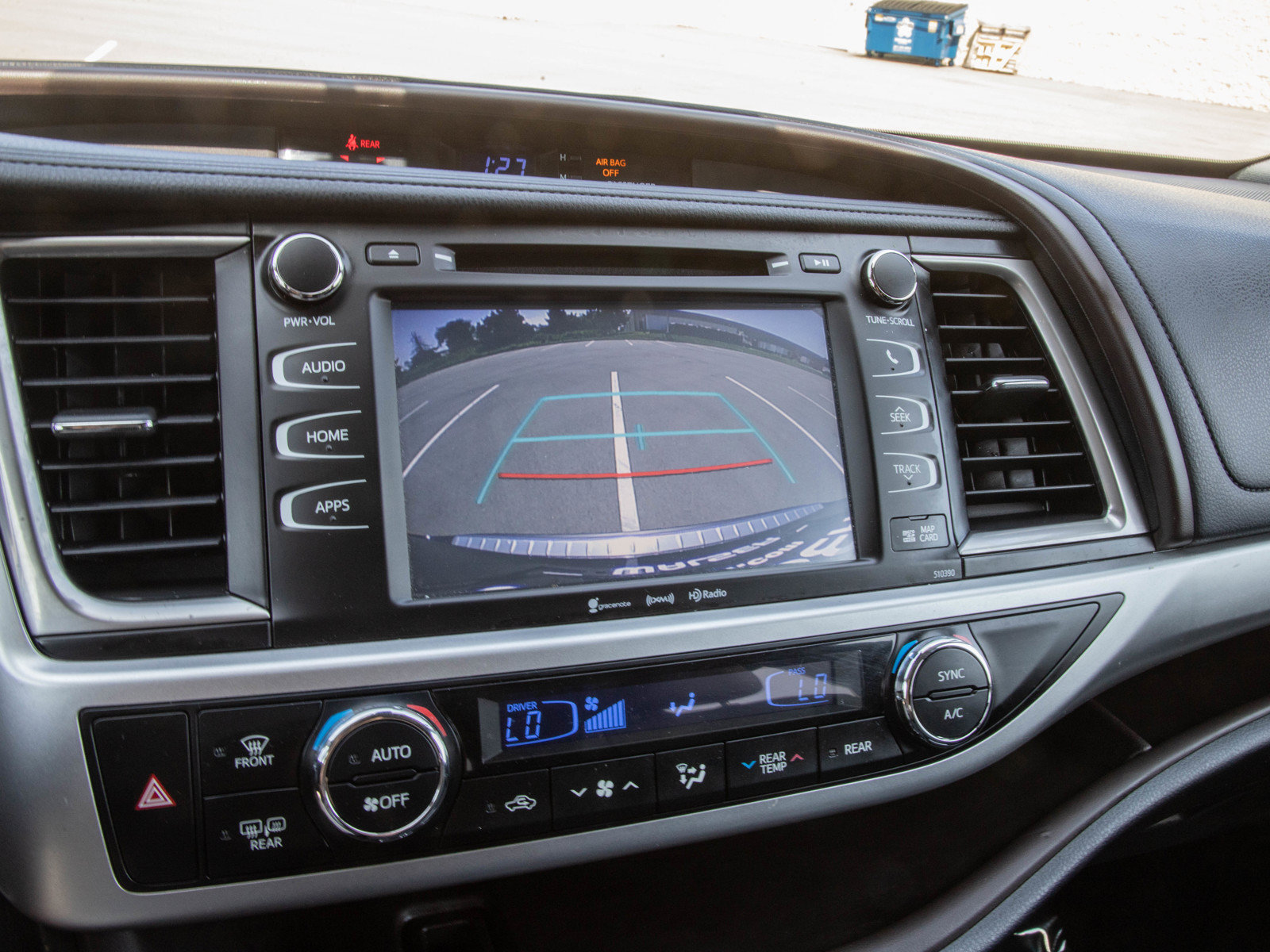 Used 2019 Toyota Highlander XLE AWD/4WD image 23