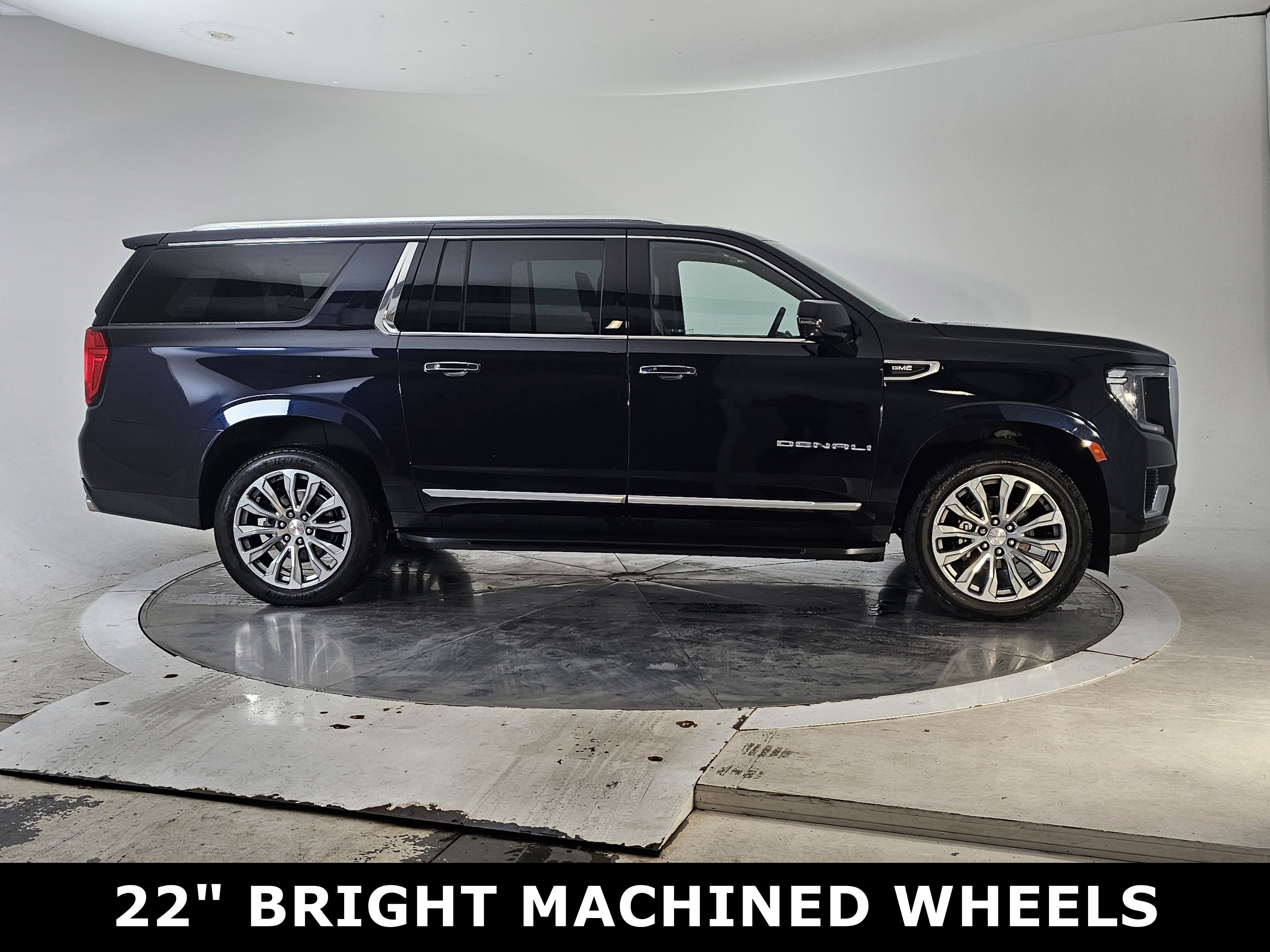 Used 2021 GMC Yukon XL Denali image 3