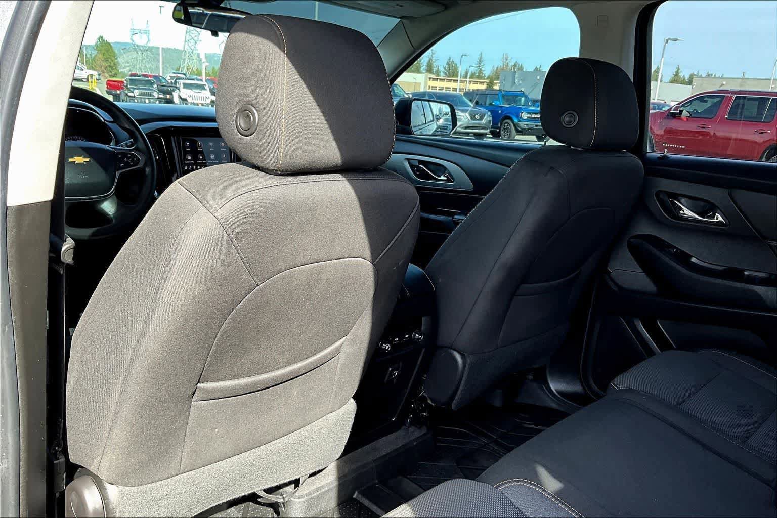 Used 2020 Chevrolet Traverse LS w/ LPO, Blackout Package AWD/4WD image 12