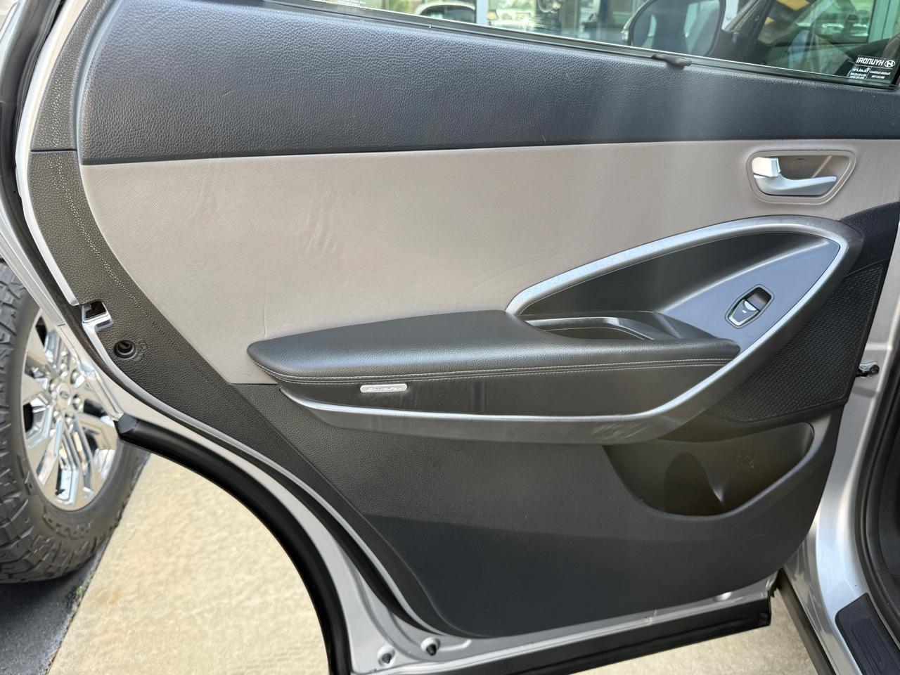 Used 2016 Hyundai Santa Fe SE w/ Option Group 02 image 11