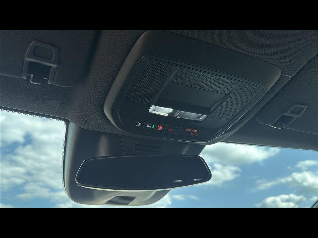 New 2025 Chevrolet Equinox EV LT FWD image 17