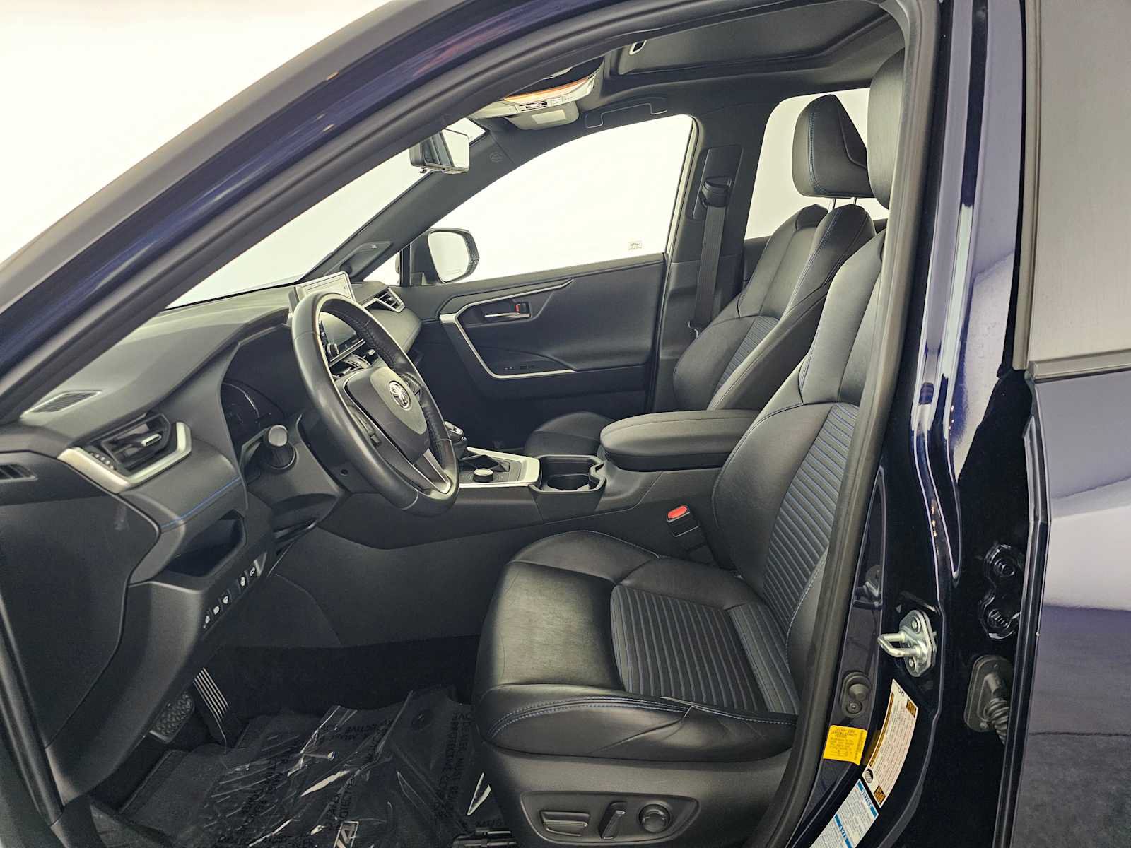 Used 2019 Toyota RAV4 XSE w/ XSE Weather Package AWD/4WD image 20