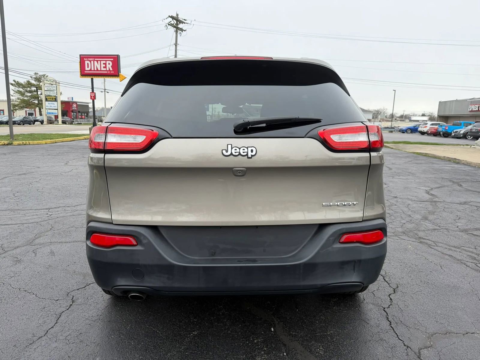 Used 2016 Jeep Cherokee Sport image 4