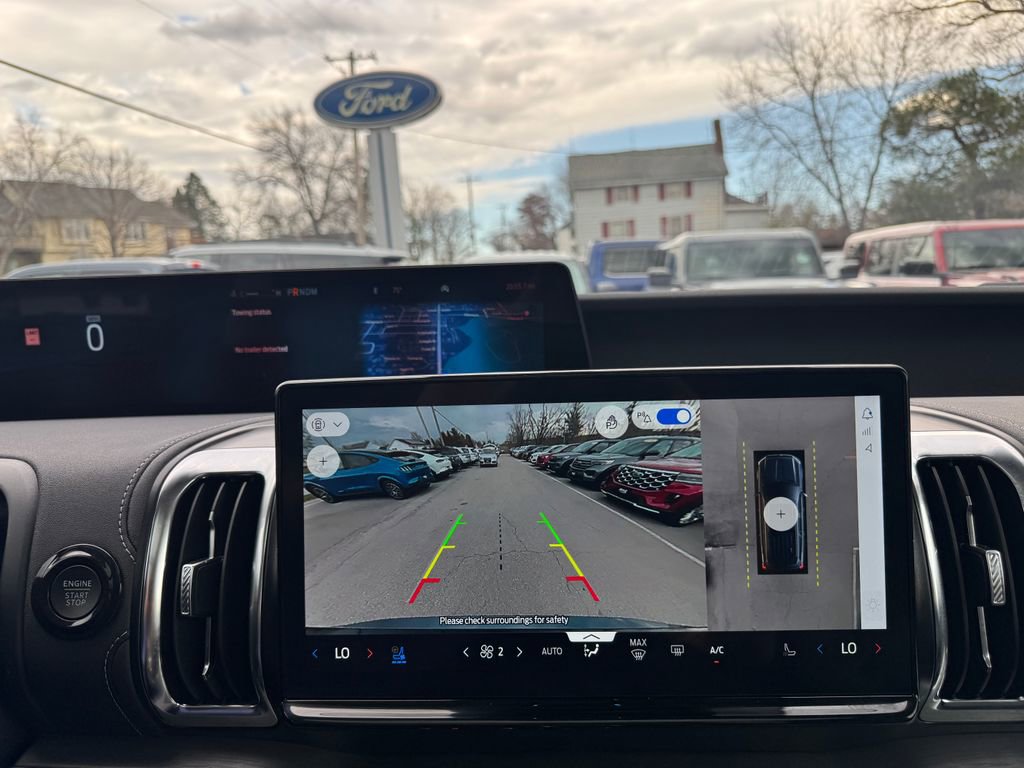 Used 2025 Ford Expedition Platinum w/ Driver's Package image 35