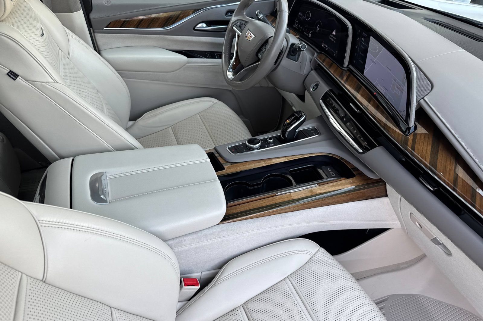Used 2024 Cadillac Escalade Sport Platinum w/ LPO, ONYX Package AWD/4WD image 20