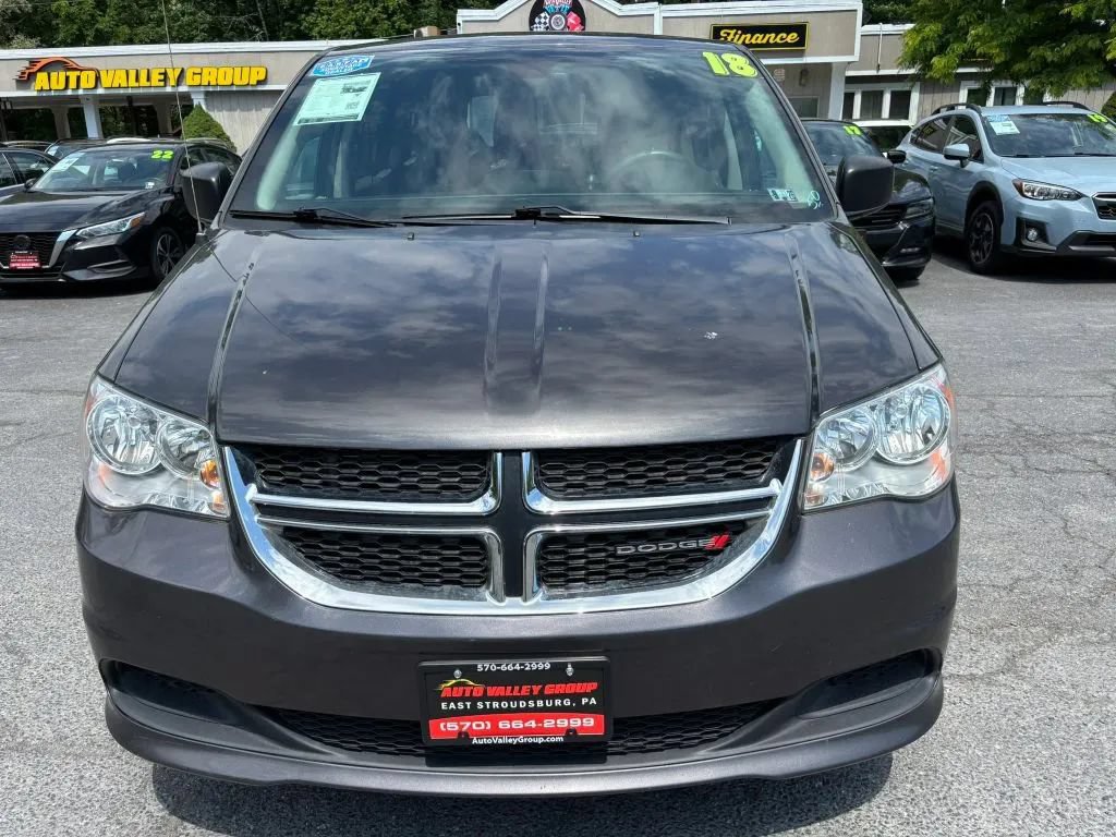 Used 2018 Dodge Grand Caravan SE w/ UConnect Hands-Free Group FWD image 3