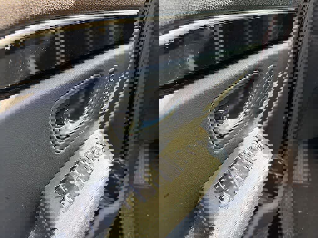 Used 2023 Honda Pilot Touring image 13