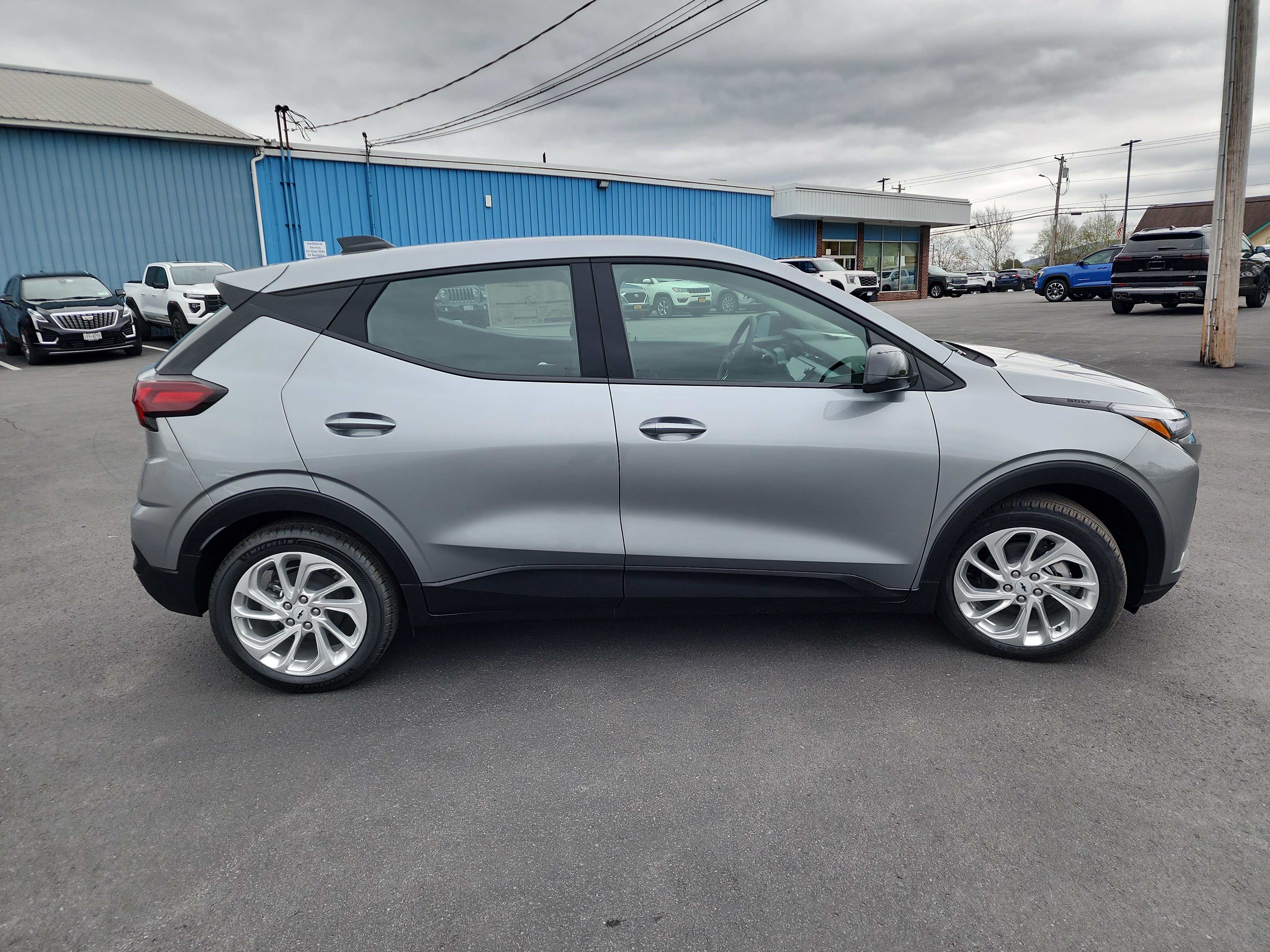 New 2027 Chevrolet Bolt LT w/ Comfort Package FWD image 9