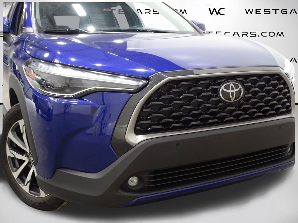 Used 2022 Toyota Corolla Cross XLE image 46