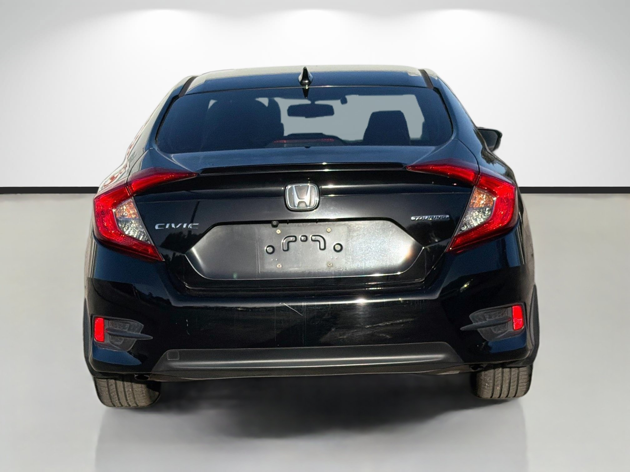 Used 2018 Honda Civic Touring image 4