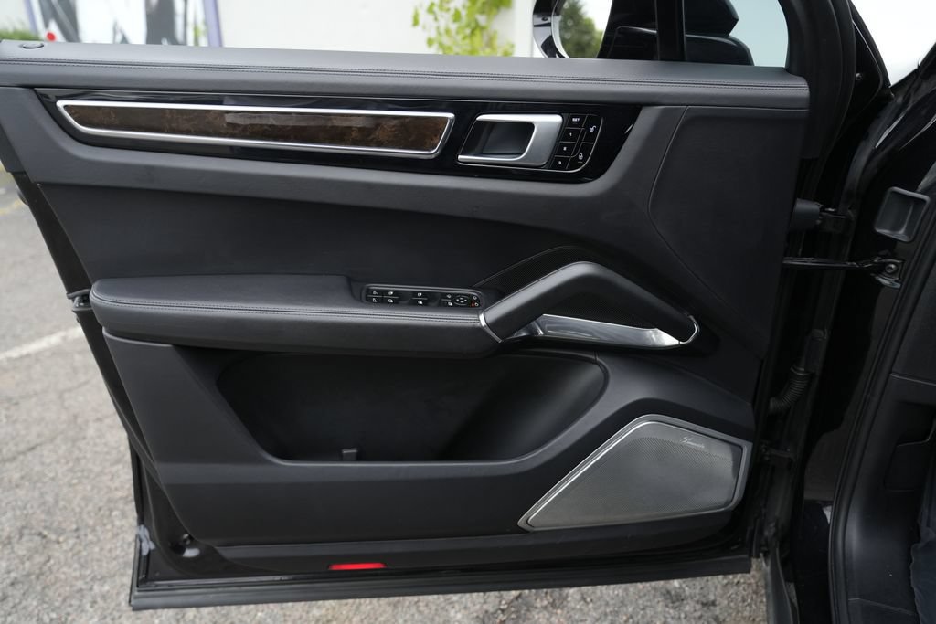 Used 2019 Porsche Cayenne Turbo AWD/4WD image 23