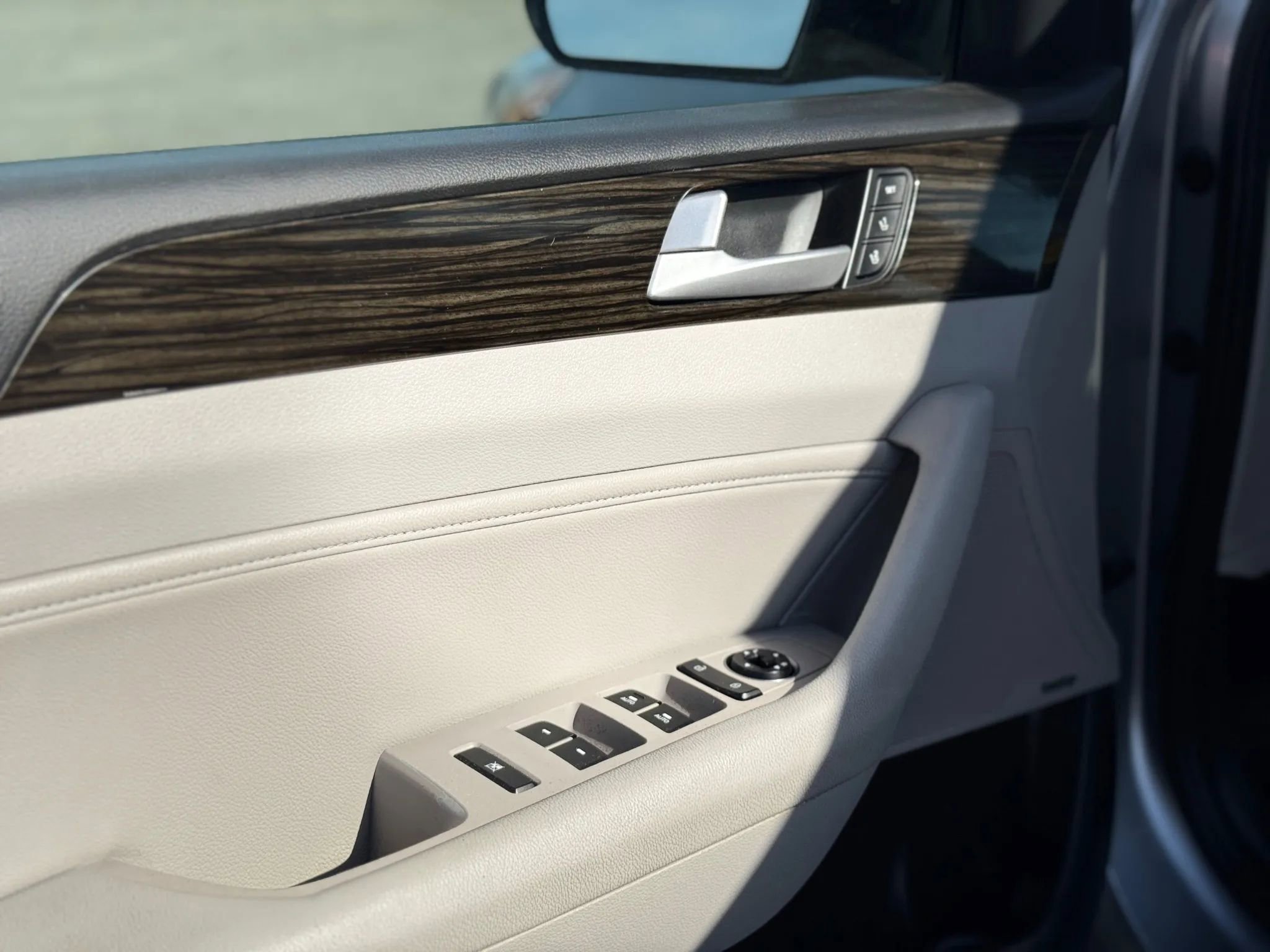 Used 2017 Hyundai Sonata Limited w/ Ultimate Package 04 image 26