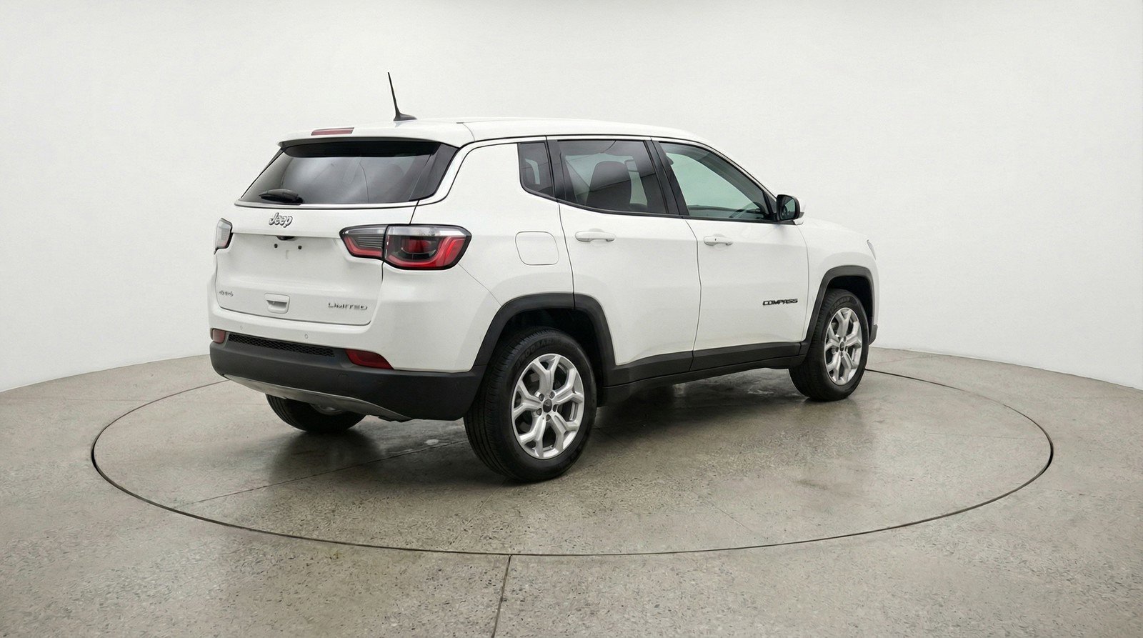 Used 2025 Jeep Compass Latitude AWD/4WD image 9