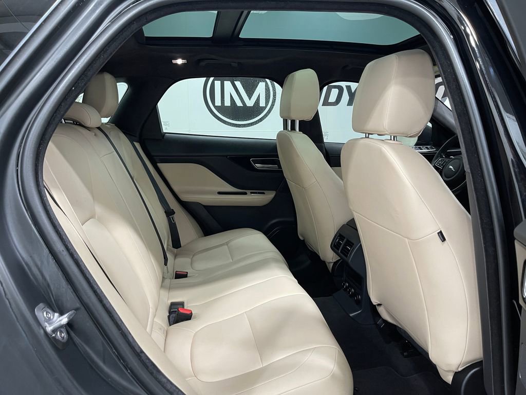 Used 2020 Jaguar F-PACE Premium image 33