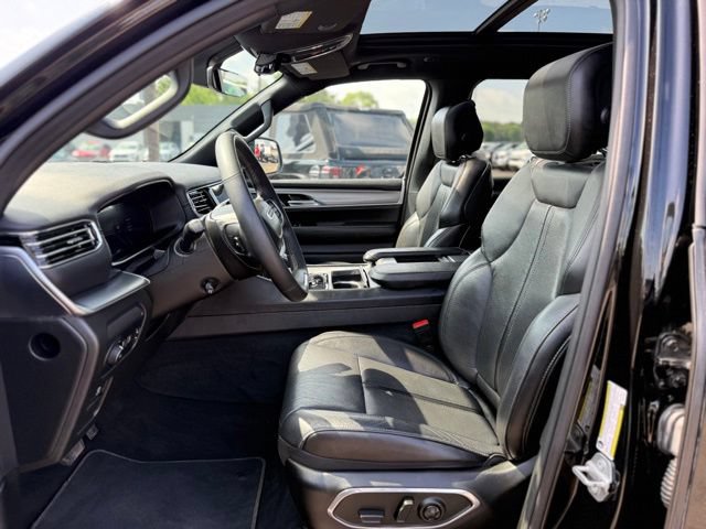 Used 2024 Jeep Wagoneer Series II AWD/4WD image 14