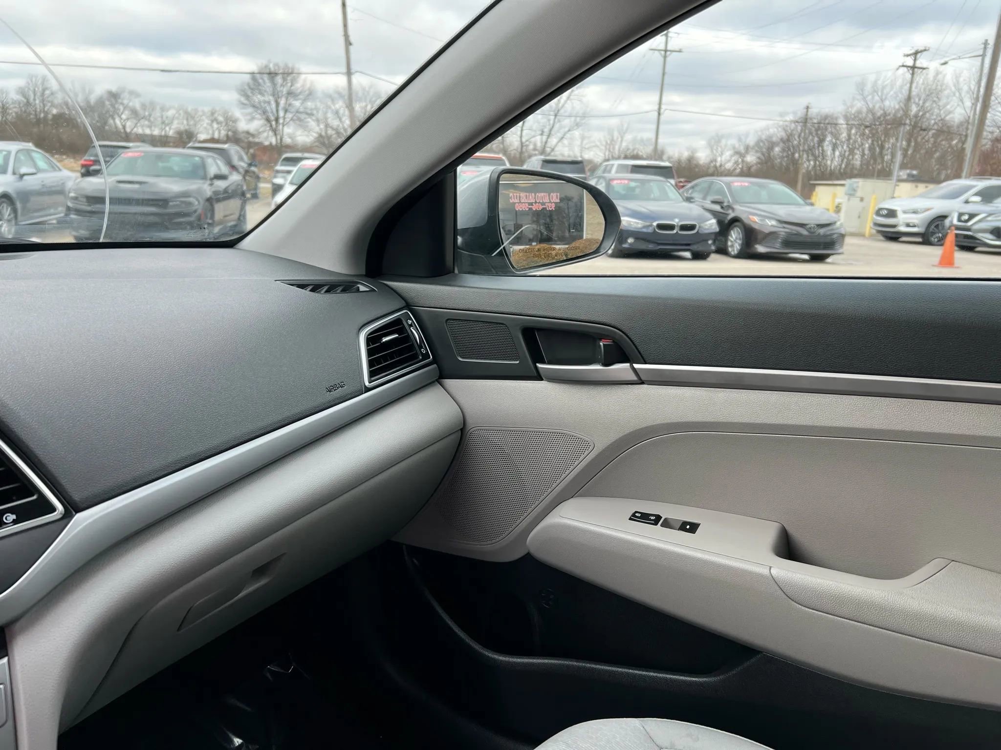 Used 2017 Hyundai Elantra SE image 19