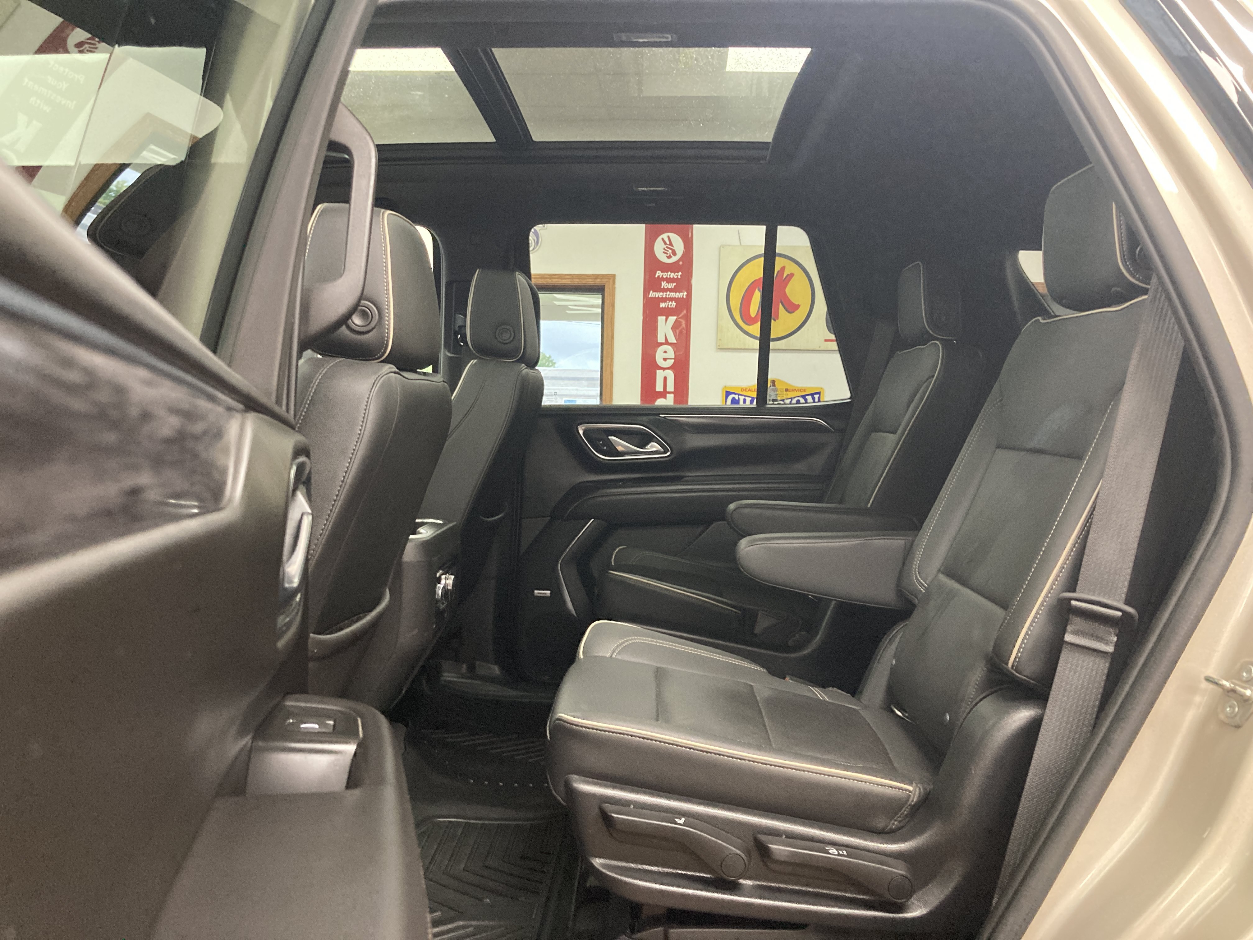 Used 2021 GMC Yukon SLT w/ SLT Premium Package AWD/4WD image 15
