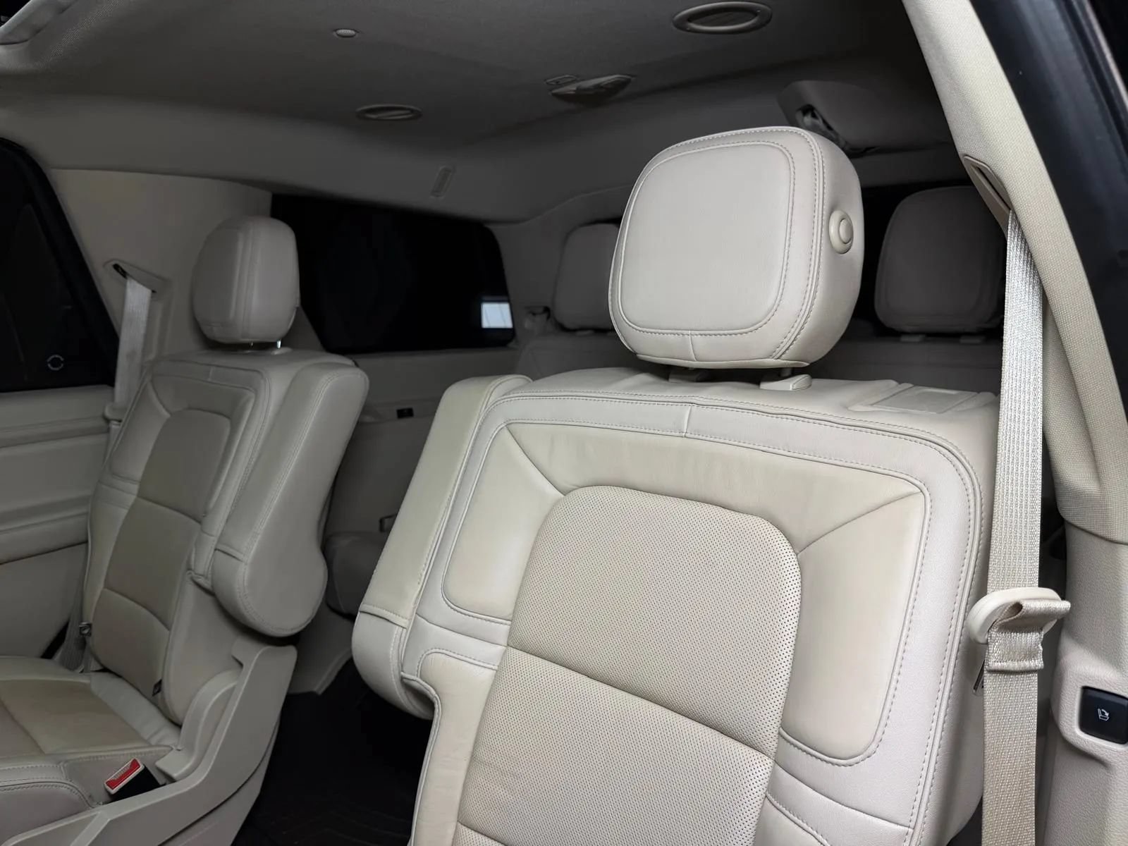 Used 2018 Lincoln Navigator Select AWD/4WD image 23