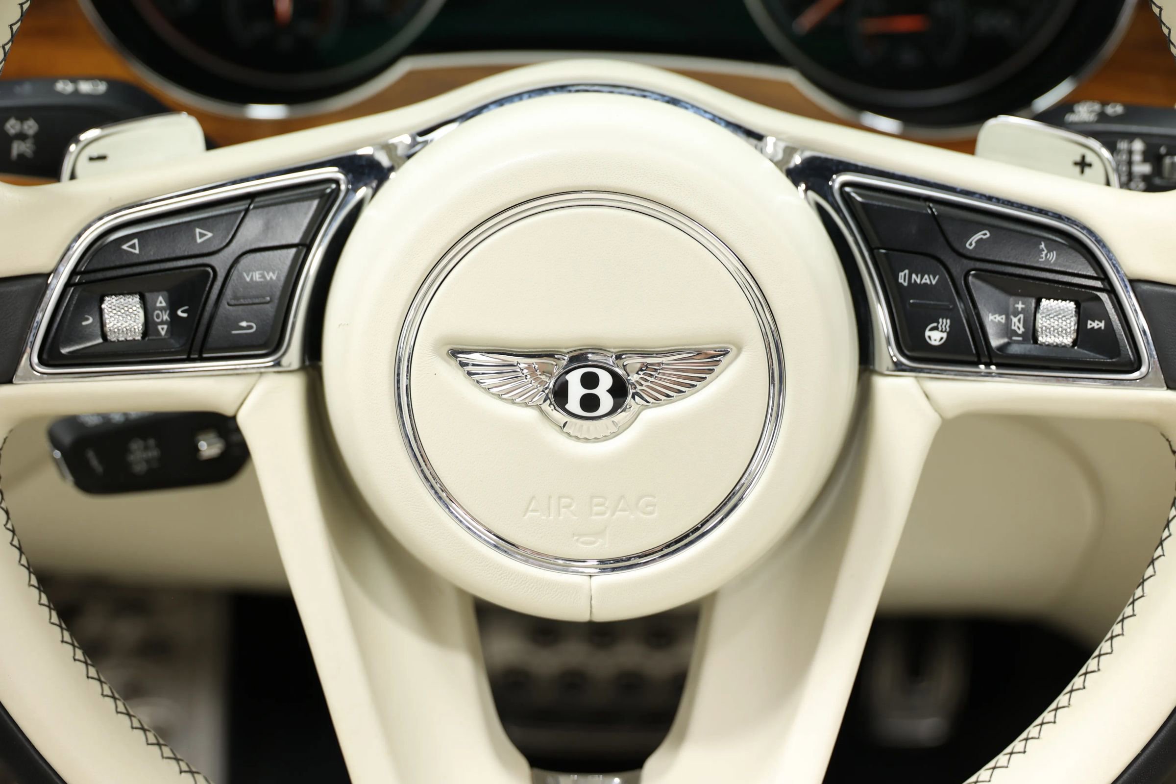 Used 2018 Bentley Bentayga Onyx Edition AWD/4WD image 29