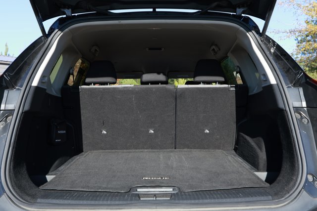 Used 2023 Nissan Rogue SV image 8