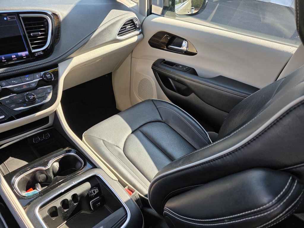 Used 2023 Chrysler Pacifica Limited image 28