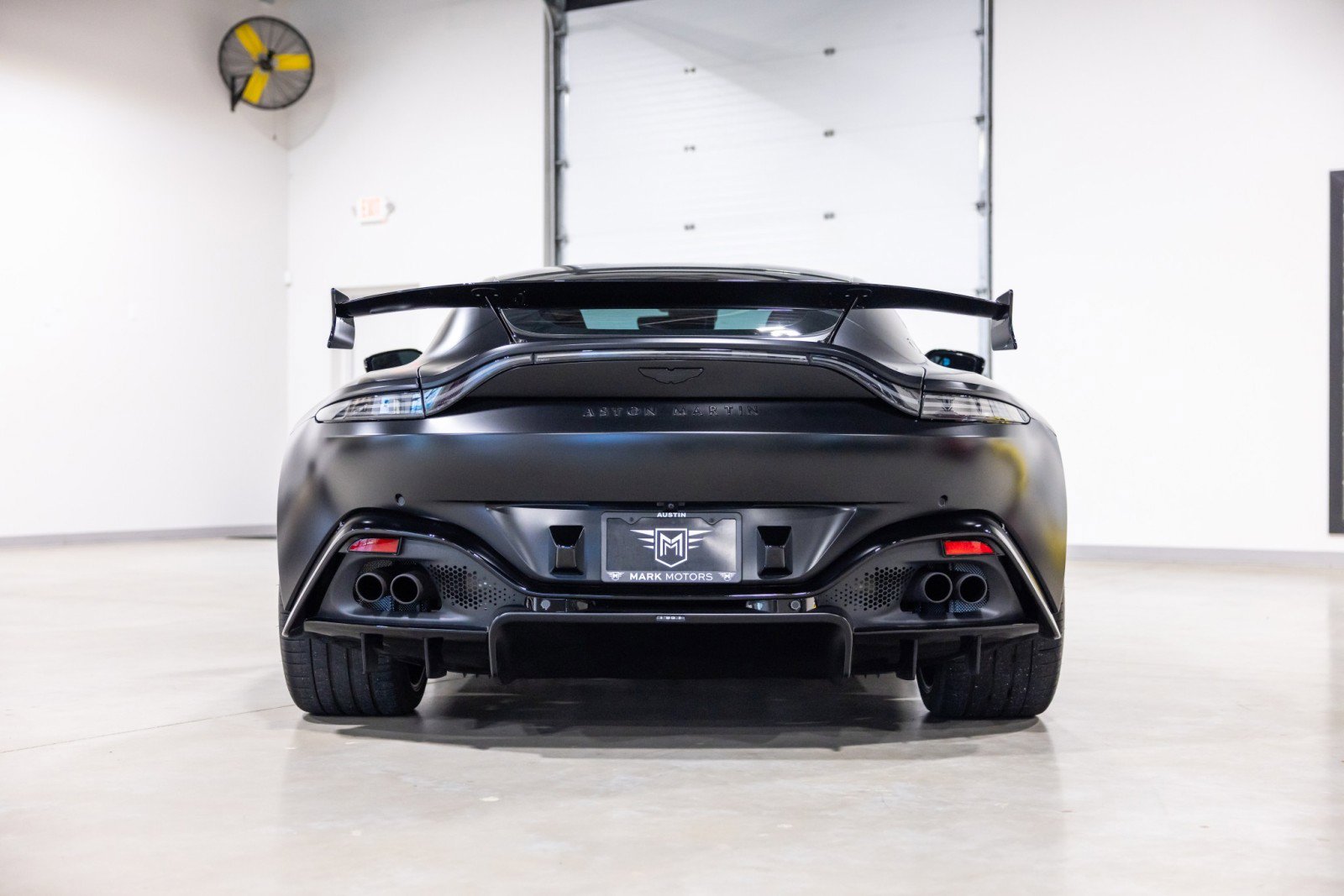 Used 2022 Aston Martin V8 Vantage Coupe RWD image 5