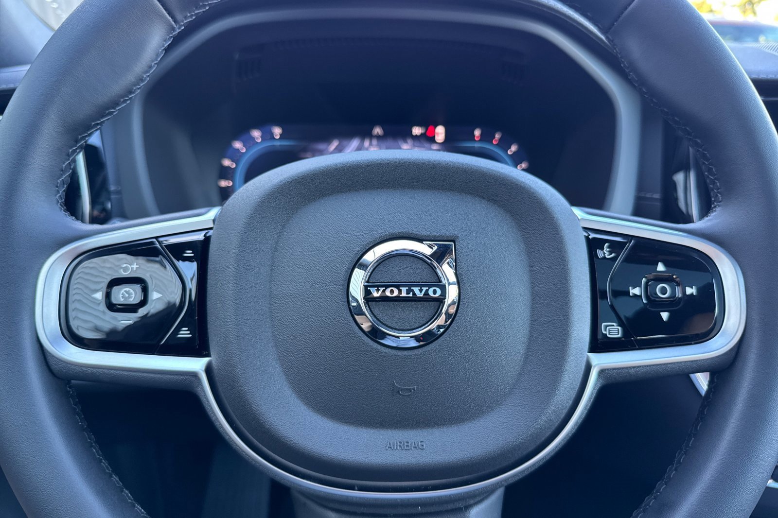 New 2025 Volvo XC60 B5 Ultra w/ Protection Package Premier image 23