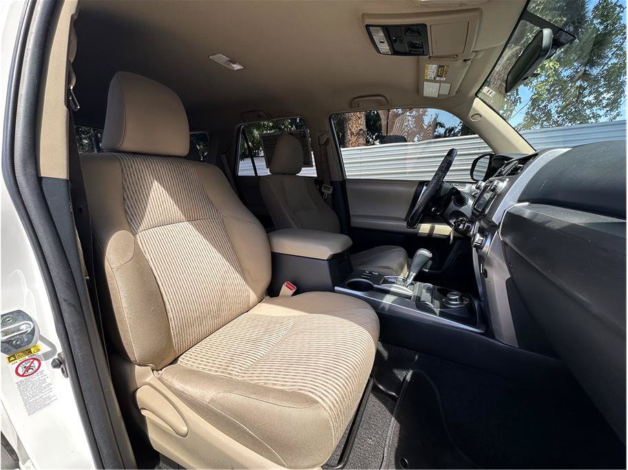 Used 2017 Toyota 4Runner SR5 AWD/4WD image 15