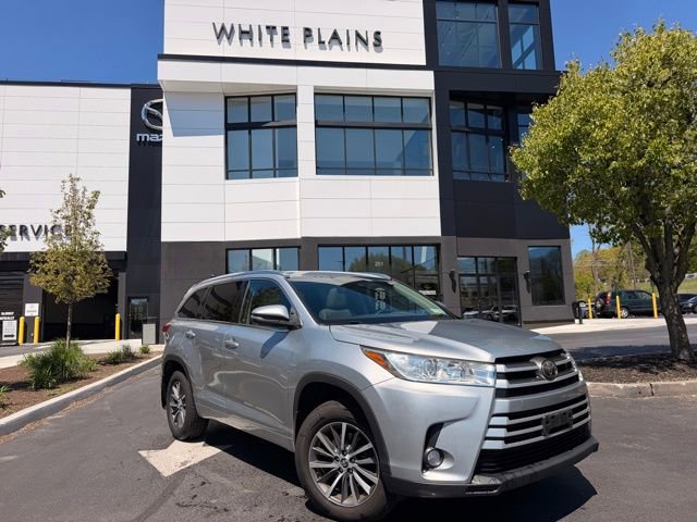 Used 2017 Toyota Highlander XLE AWD/4WD image 1