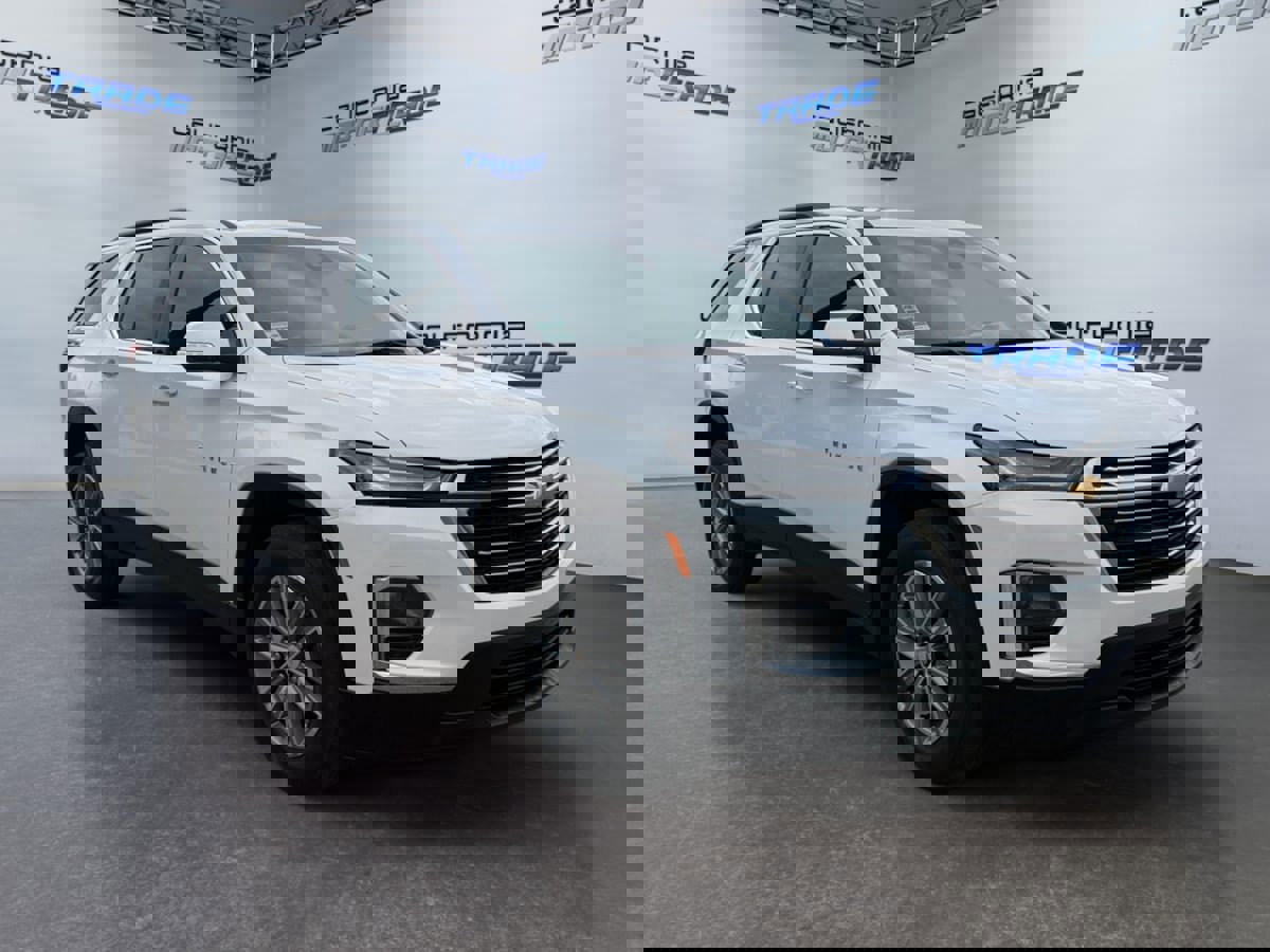 Used 2023 Chevrolet Traverse LT image 3