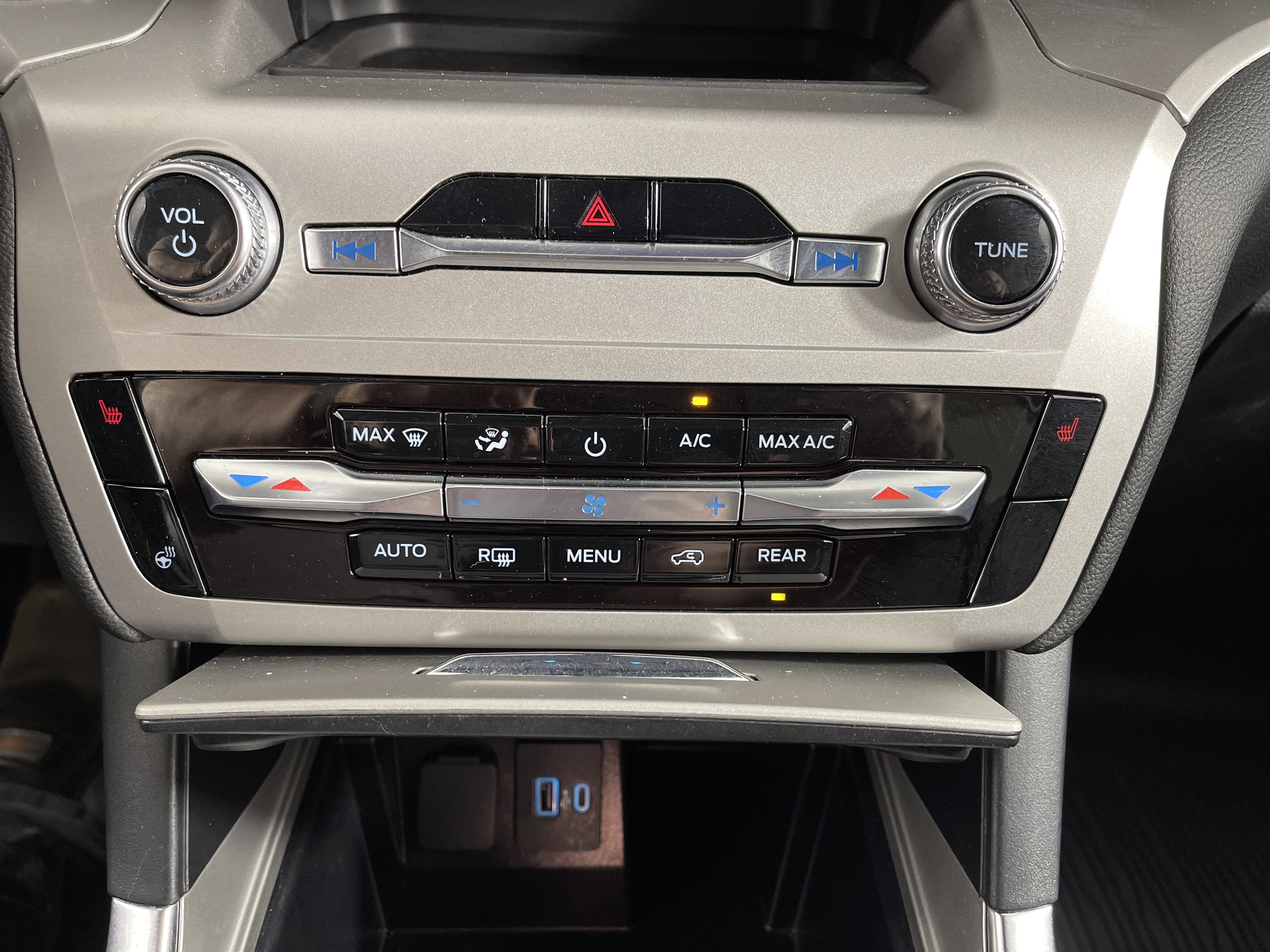 Used 2022 Ford Explorer XLT w/ Equipment Group 202A image 25