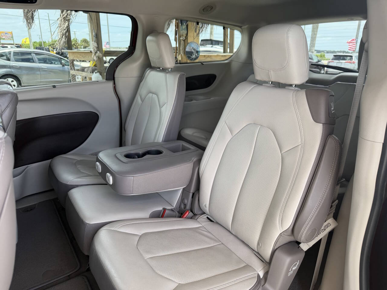 Used 2017 Chrysler Pacifica Touring-L Plus FWD image 16