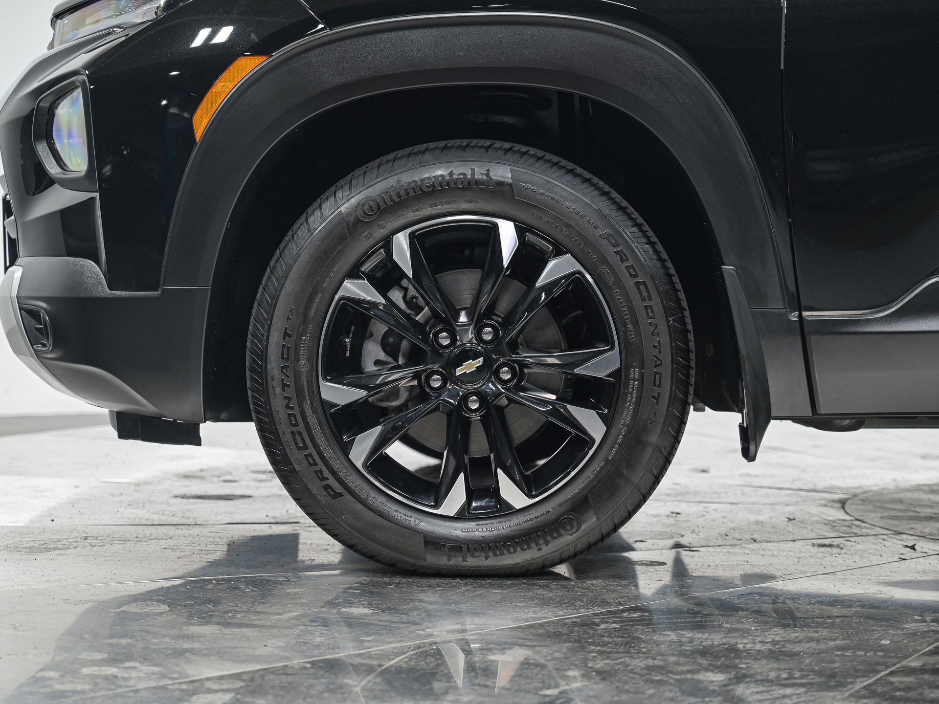 Used 2023 Chevrolet TrailBlazer LT w/ Convenience Package AWD/4WD image 3