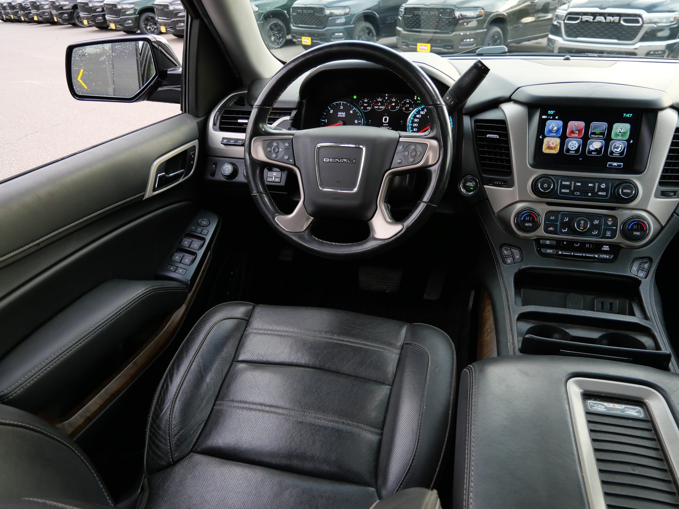 Certified 2019 GMC Yukon Denali w/ Denali Ultimate Package AWD/4WD image 9