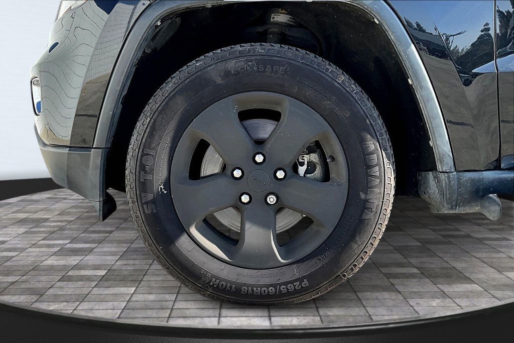 Used 2012 Jeep Grand Cherokee Overland Summit AWD/4WD image 9