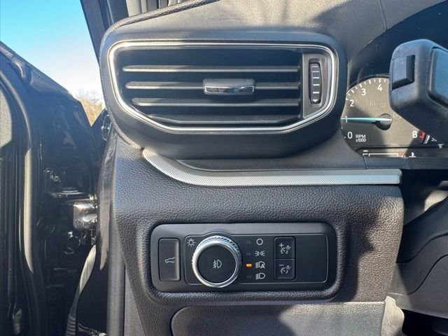 Used 2022 Ford Explorer XLT w/ Equipment Group 202A image 18