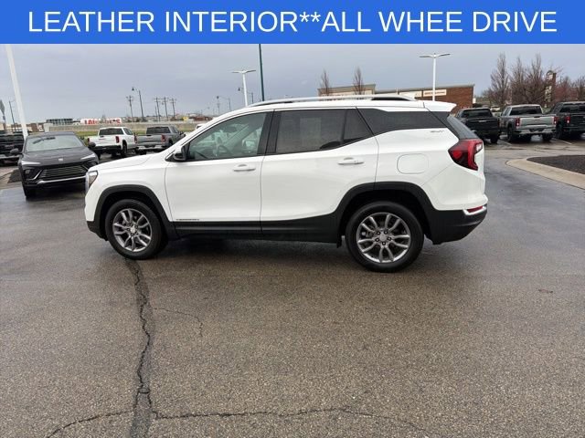 Used 2024 GMC Terrain SLT image 8