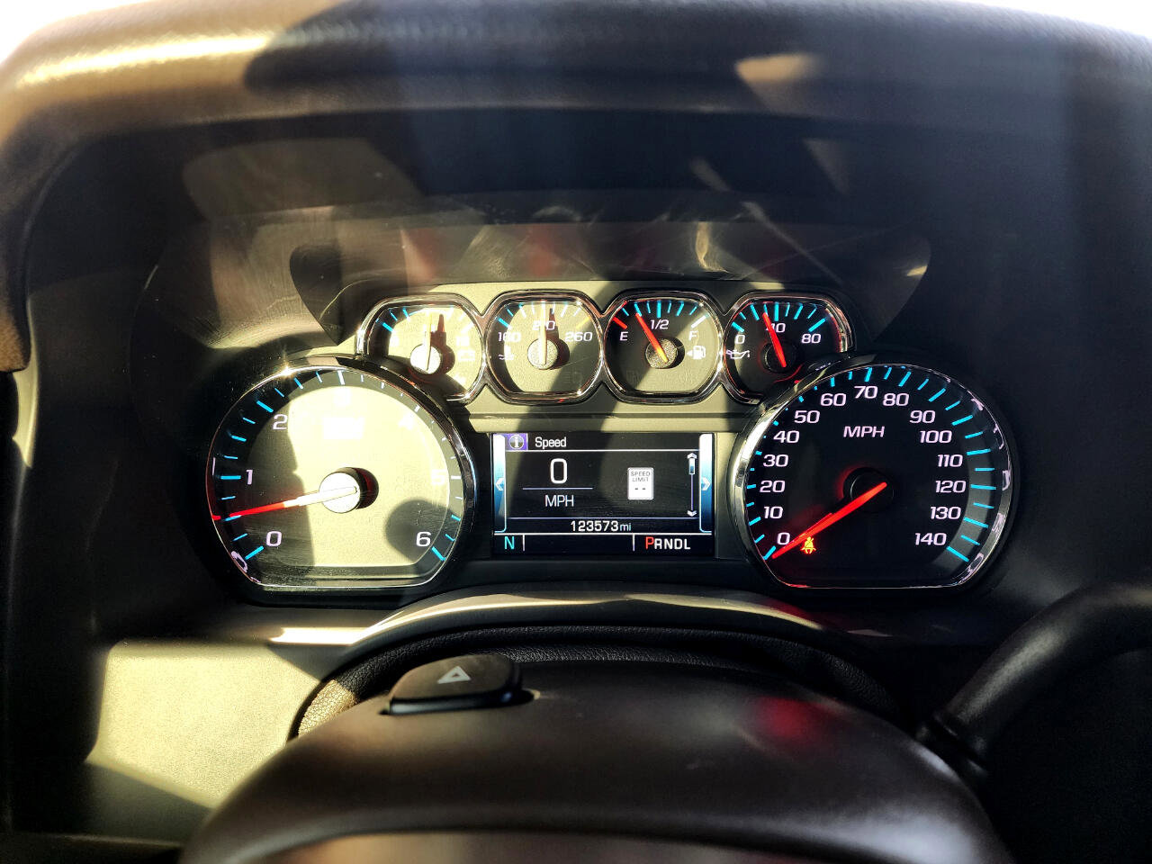 Used 2018 Chevrolet Suburban Premier image 21