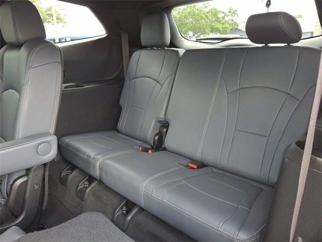 Used 2023 Buick Enclave Essence image 18