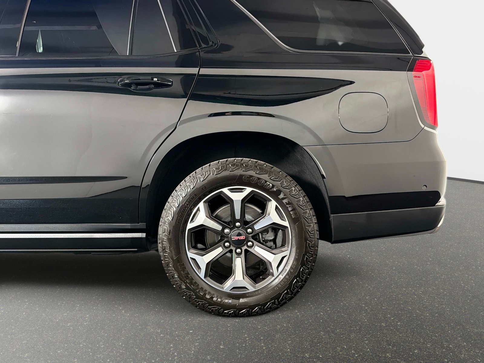 Used 2026 GMC Yukon AT4 Ultimate w/ LPO, Floor Liner Package AWD/4WD image 13