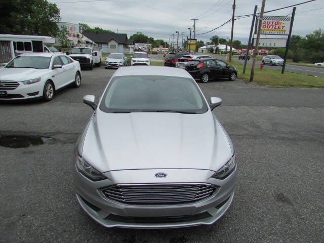 Used 2018 Ford Fusion SE FWD image 3