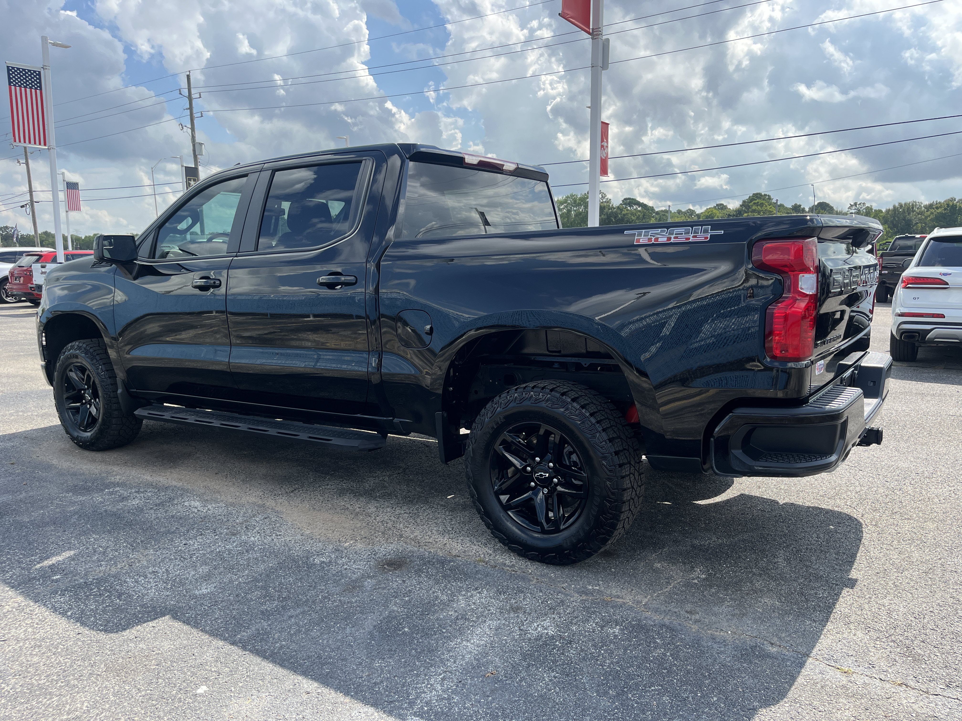 Used 2025 Chevrolet Silverado 1500 Custom Trail Boss w/ LPO, Dark Essentials Package AWD/4WD image 6