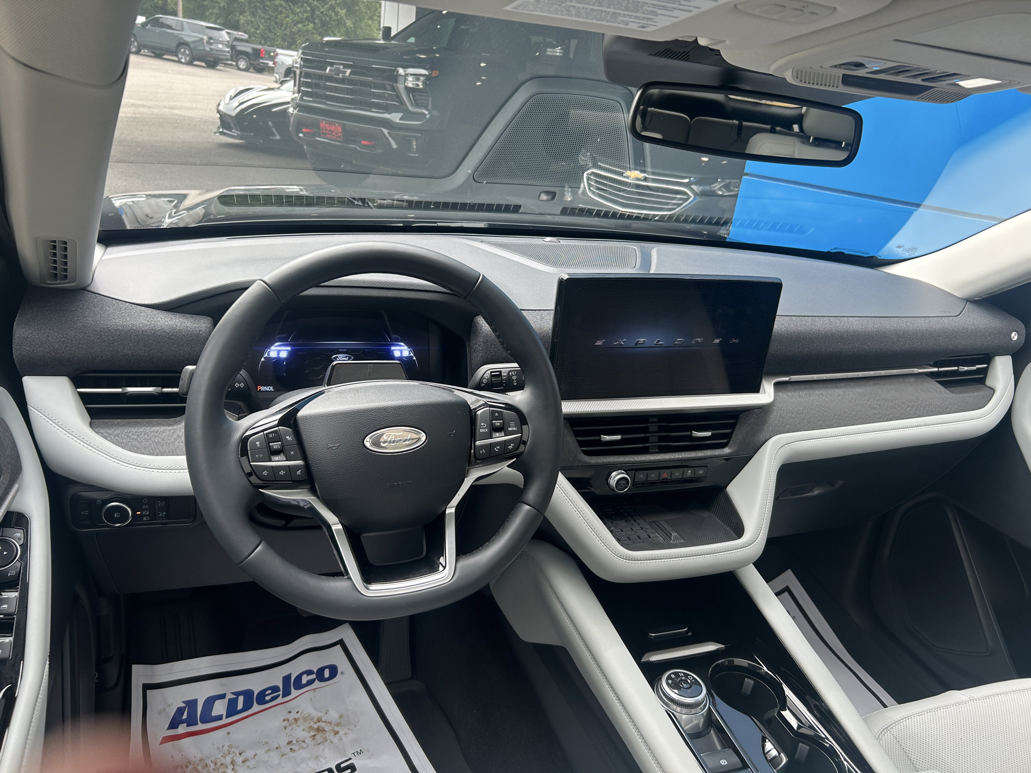 Used 2025 Ford Explorer Platinum w/ Ultimate Package AWD/4WD image 14