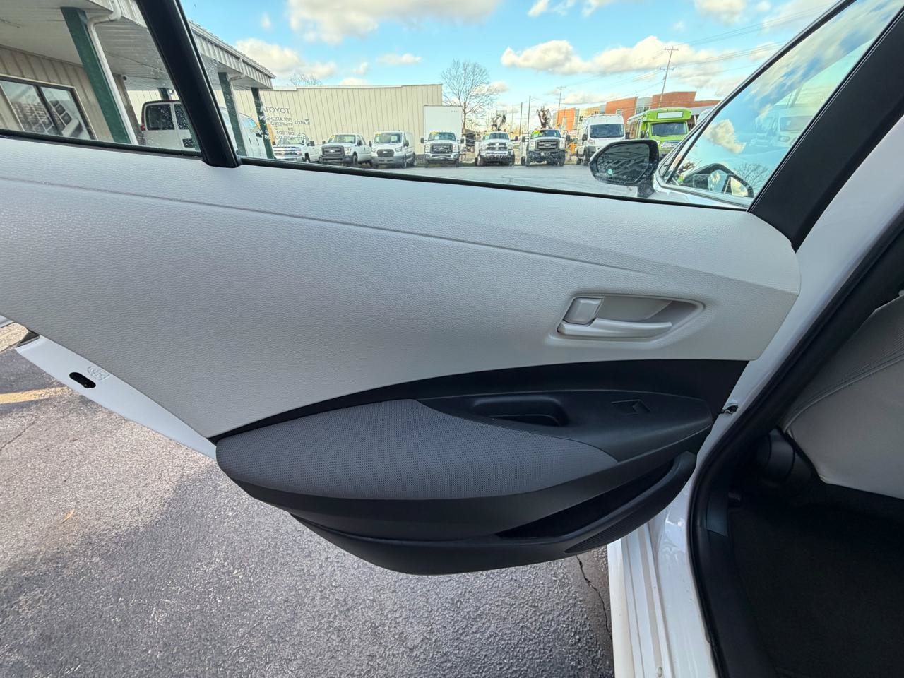 Used 2023 Toyota Corolla LE FWD image 9
