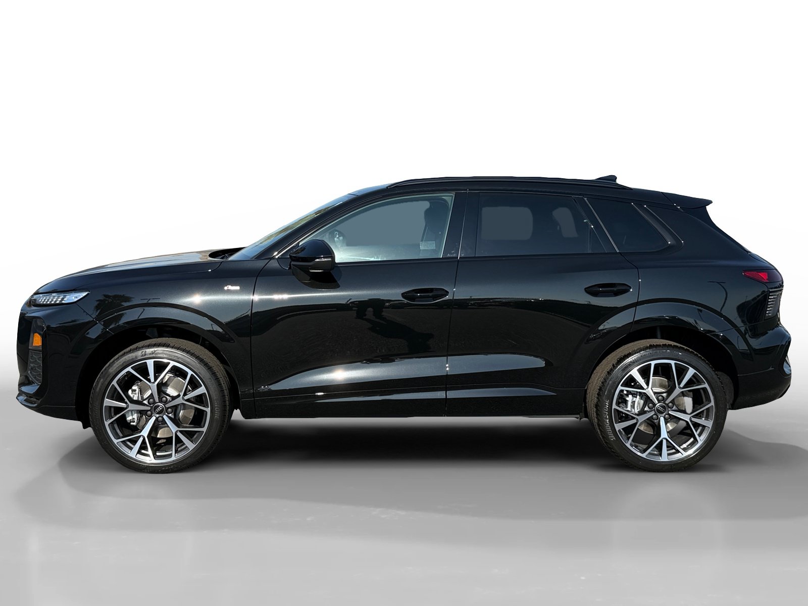 New 2026 Audi Q3 quattro 2.0T AWD/4WD image 2