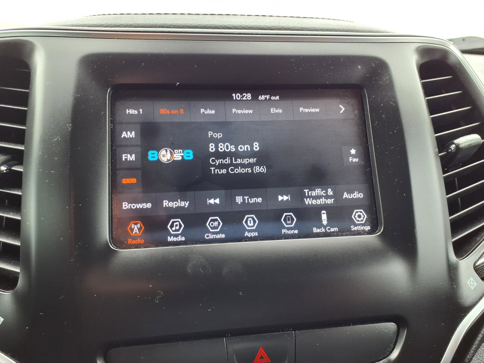 Used 2019 Jeep Cherokee Latitude w/ Popular Appearance Group FWD image 6